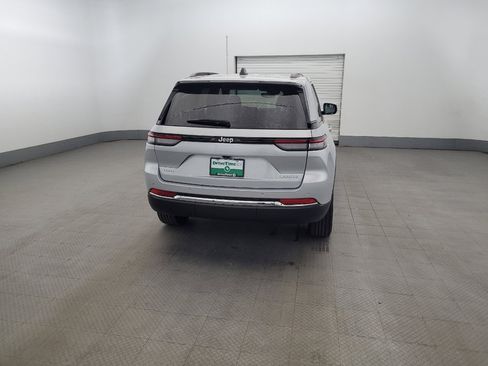 Used 2023 Jeep Grand Cherokee Laredo w/ Luxury Tech Group I AWD/4WD image 7