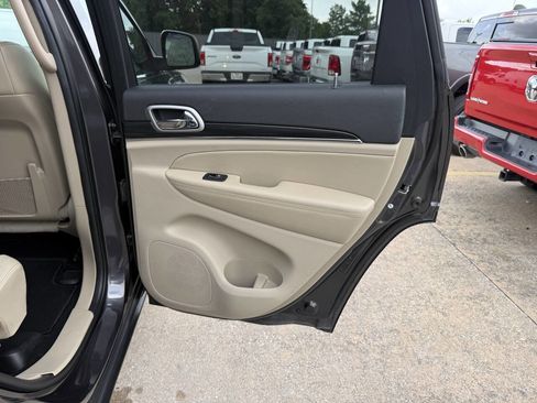 Used 2020 Jeep Grand Cherokee Limited RWD image 16