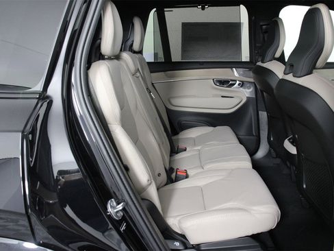 New 2026 Volvo XC90 B6 Ultra image 11