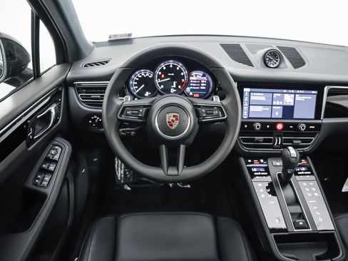 New 2026 Porsche Macan image 16