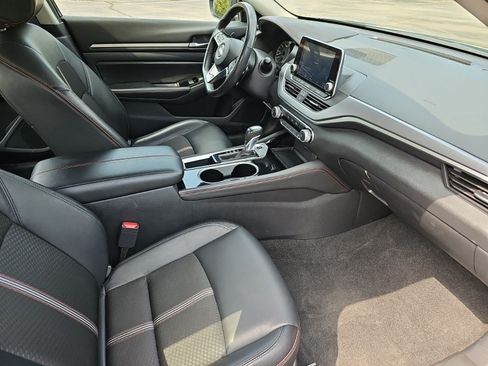 Used 2024 Nissan Altima 2.5 SR FWD image 11