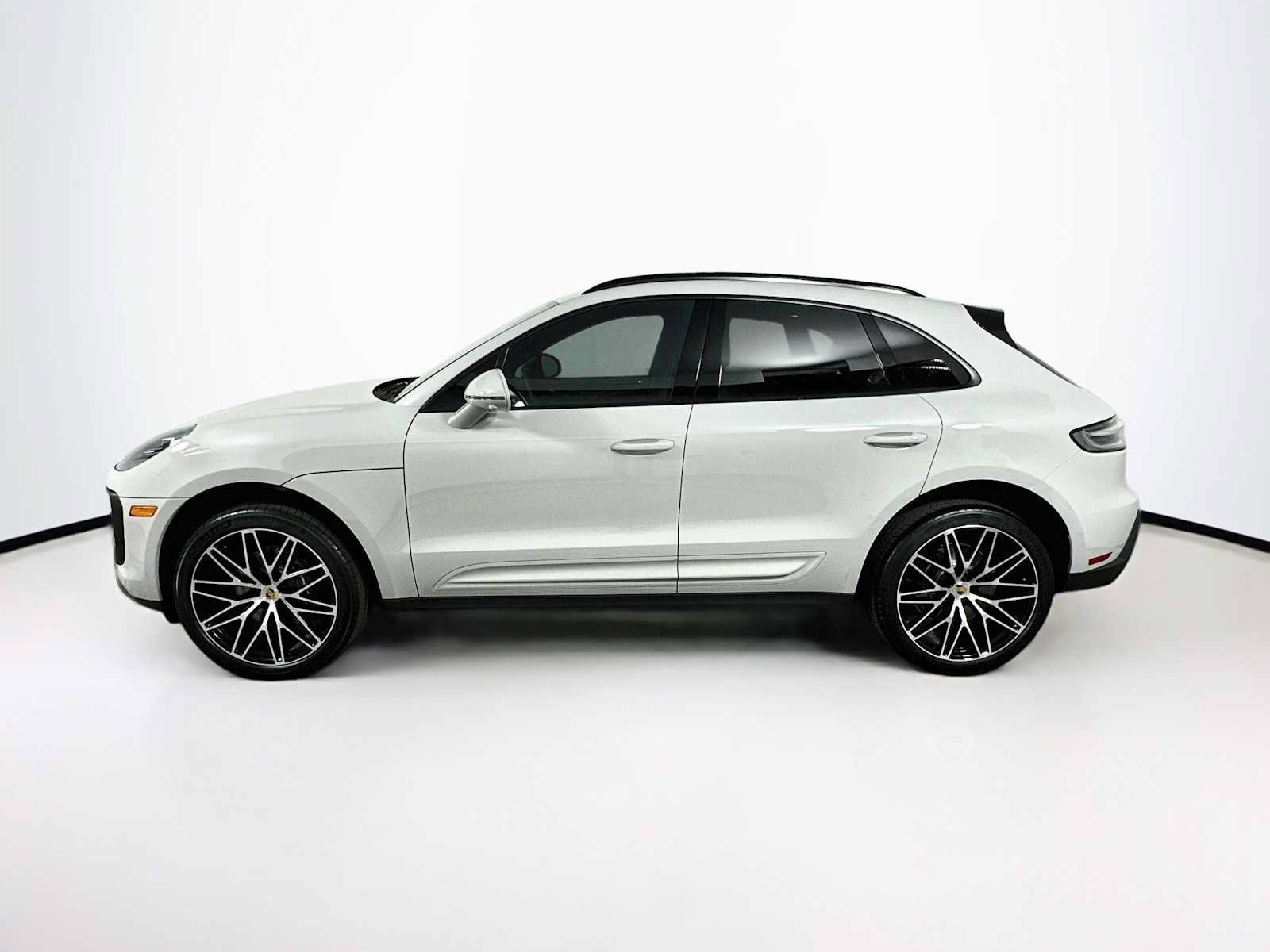Used 2026 Porsche Macan AWD/4WD image 2