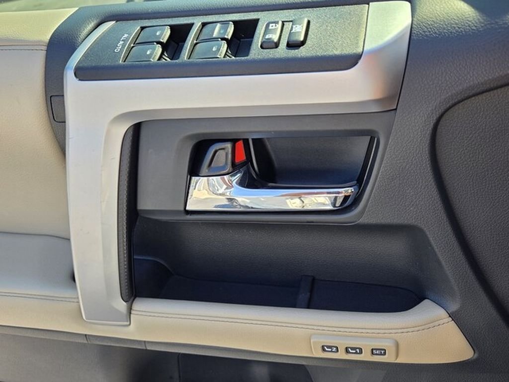 Used 2018 Toyota 4Runner Limited RWD image 29