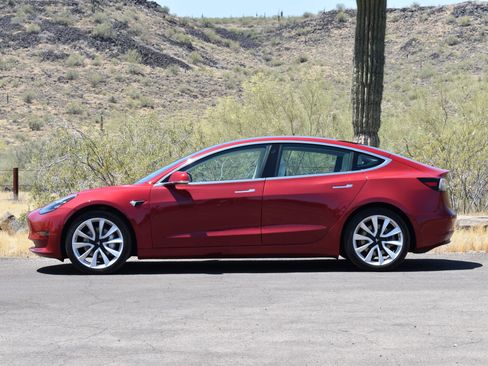 Used 2020 Tesla Model 3 Standard Range Plus image 5