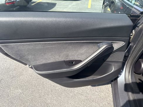 Used 2021 Tesla Model 3 Long Range image 16