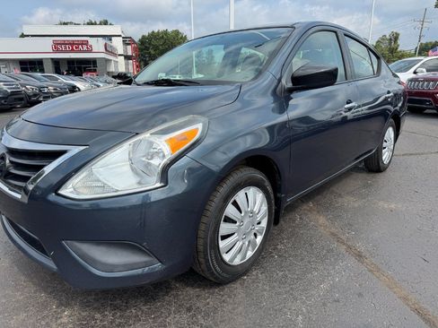Used 2015 Nissan Versa SV FWD image 9