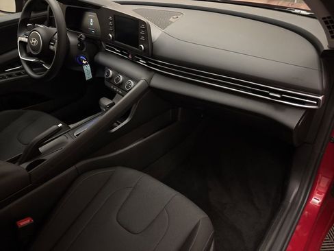Certified 2026 Hyundai Elantra SE FWD image 25