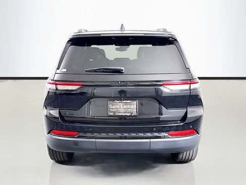 Used 2023 Jeep Grand Cherokee Altitude image 6