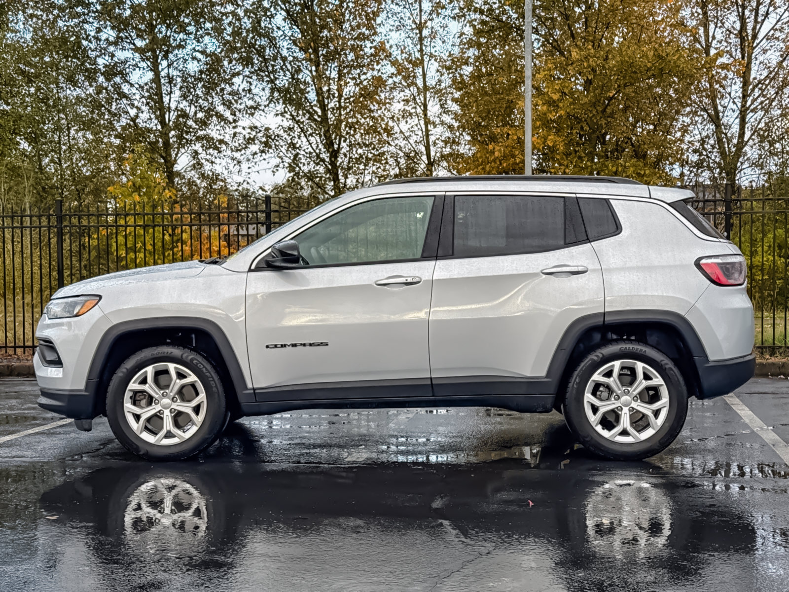 Used 2024 Jeep Compass Latitude AWD/4WD image 6