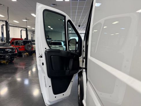 Used 2024 RAM ProMaster 2500 w/ Convenience Group FWD image 24
