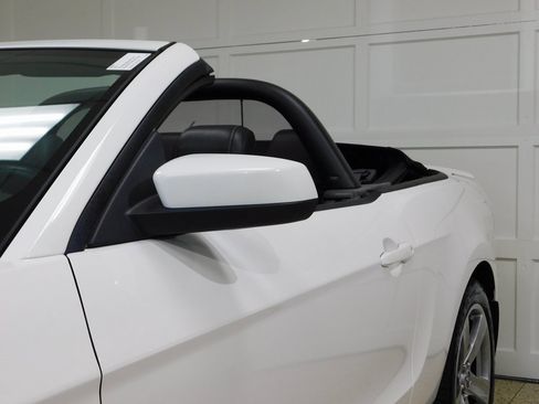 Used 2013 Ford Mustang GT Premium image 35