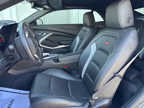Used 2018 Chevrolet Camaro SS w/ LPO RS/SS Interior Package RWD image 10