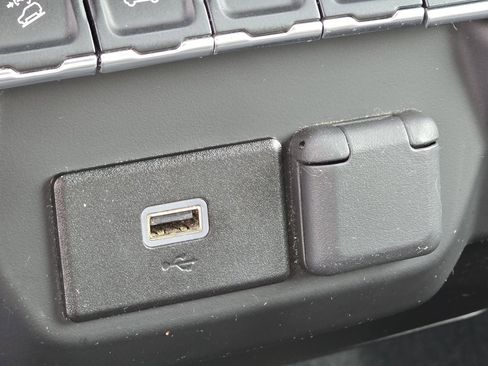 Used 2019 Chevrolet Silverado 1500 Custom Trail Boss image 7