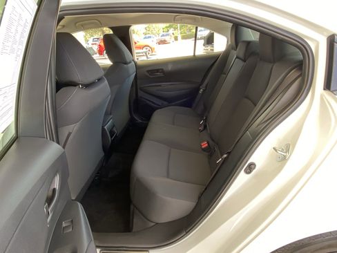 Used 2022 Toyota Corolla LE image 29