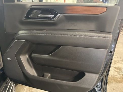 Used 2025 GMC Yukon XL Denali image 39