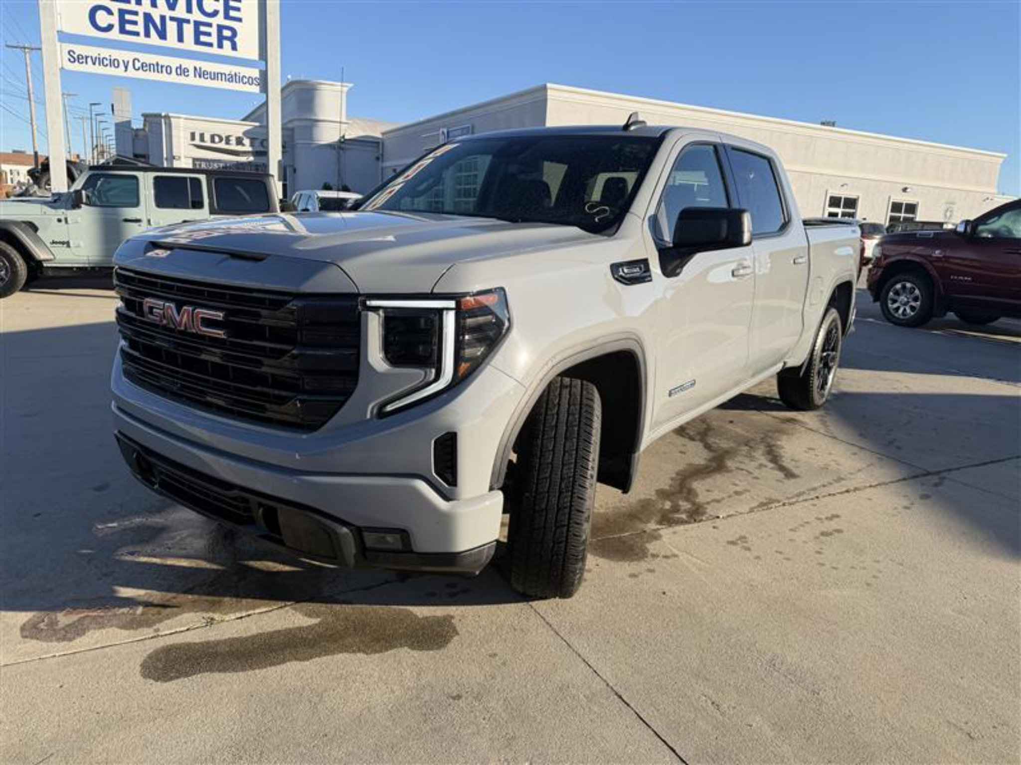 Used 2024 GMC Sierra 1500 Elevation AWD/4WD image 1