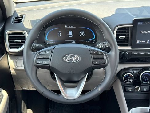 Used 2025 Hyundai Venue SEL FWD image 24
