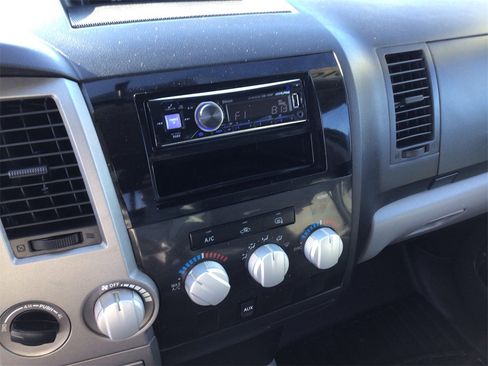 Used 2010 Toyota Tundra 4x4 Double Cab image 13