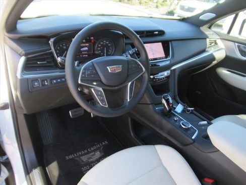 Certified 2025 Cadillac XT5 Sportv w/ Technology Package image 17