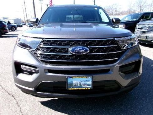 Certified 2023 Ford Explorer XLT image 2