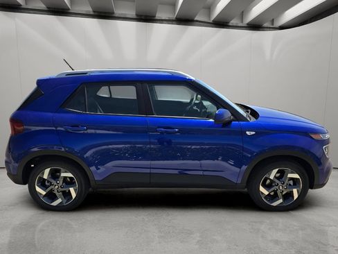 Used 2025 Hyundai Venue Limited FWD image 6
