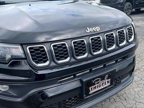 Used 2024 Jeep Compass Latitude AWD/4WD image 32