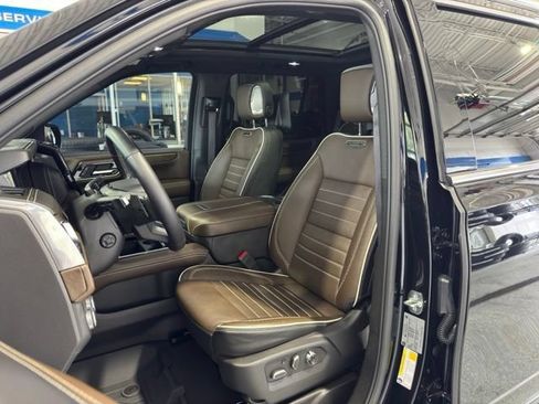 Used 2025 GMC Yukon Denali Ultimate AWD/4WD image 27