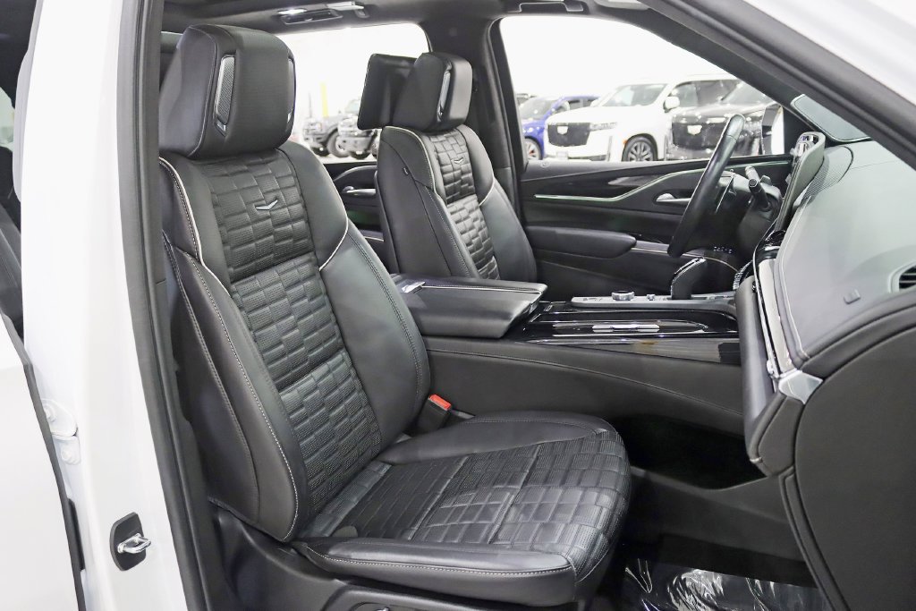 Used 2023 Cadillac Escalade ESV V w/ LPO, ONYX Package AWD/4WD image 32