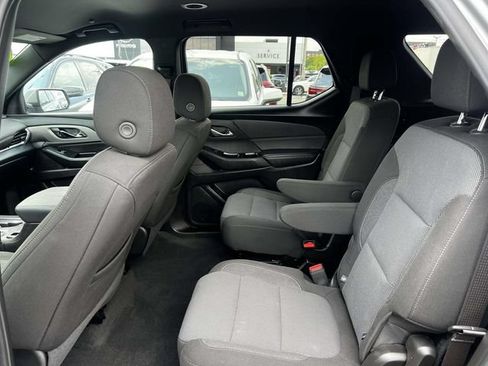 Certified 2023 Chevrolet Traverse LT FWD image 12