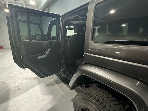 Used 2017 Jeep Wrangler Unlimited Sahara w/ Connectivity Group image 26