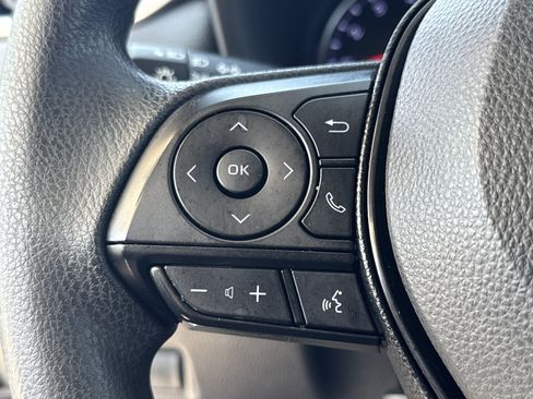 Used 2019 Toyota RAV4 LE FWD image 18