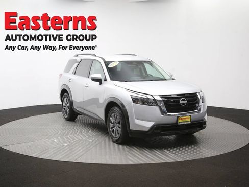 Used 2025 Nissan Pathfinder SV FWD image 54