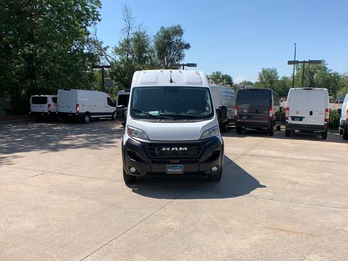 Used 2025 RAM ProMaster 2500 w/ Convenience Group FWD image 8