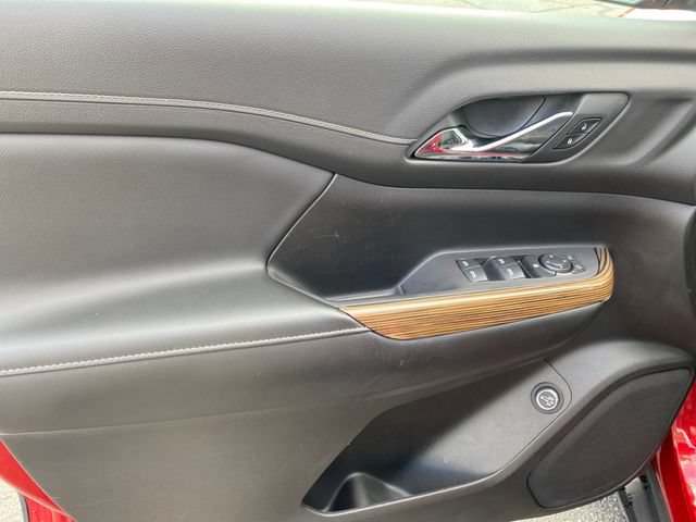 Used 2022 GMC Acadia SLE w/ Driver Convenience Package FWD image 16