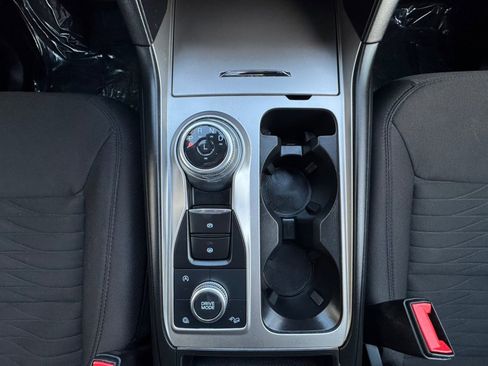 Used 2021 Ford Explorer XLT image 27