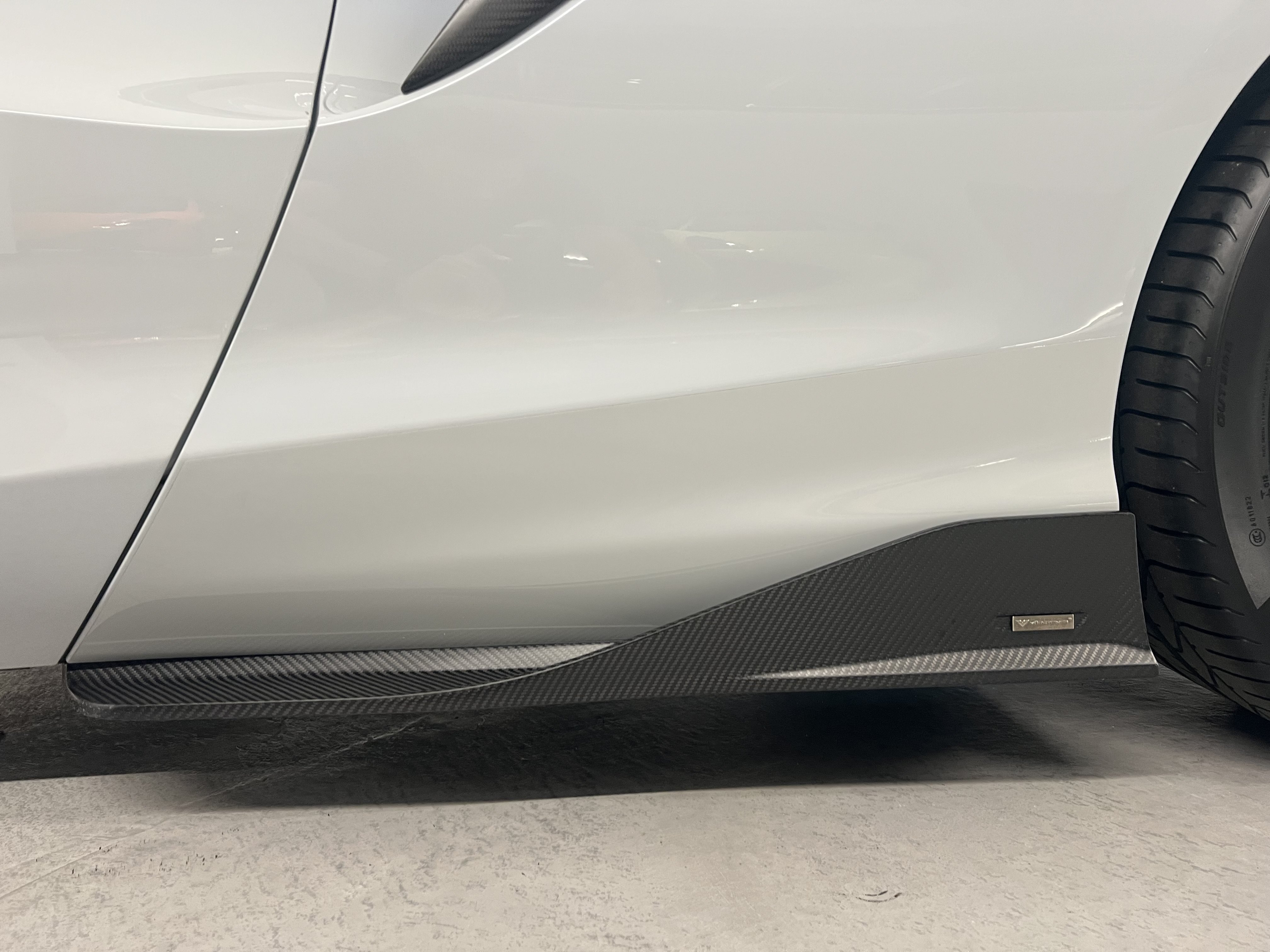 Used 2023 McLaren Artura RWD image 28
