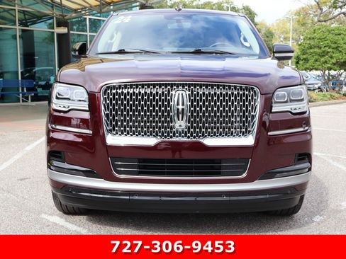 Used 2024 Lincoln Navigator Reserve image 12