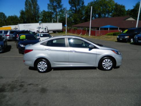 Used 2014 Hyundai Accent GLS image 9