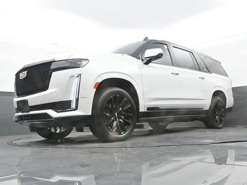Used 2023 Cadillac Escalade ESV Sport AWD/4WD image 29