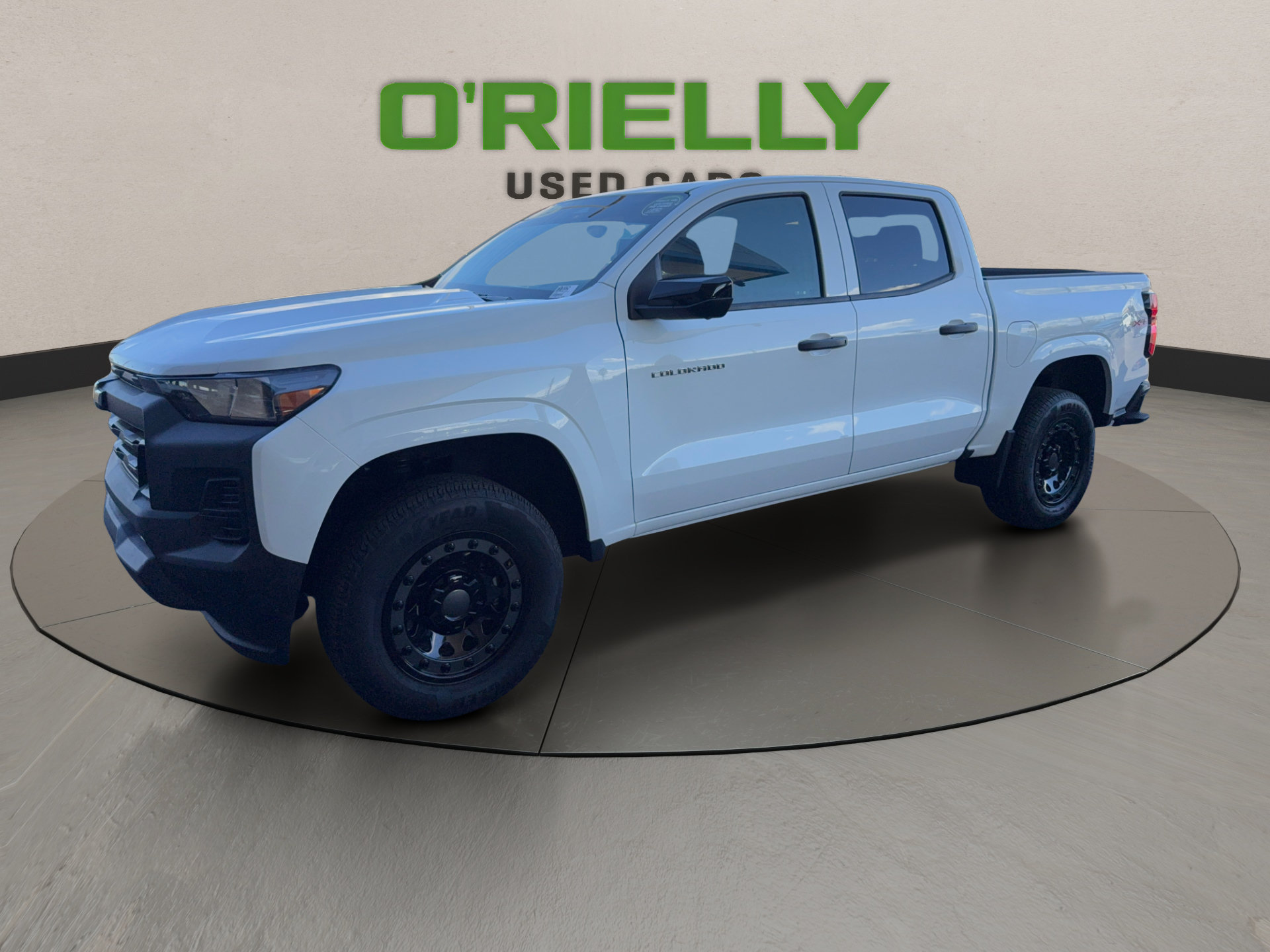 Used 2024 Chevrolet Colorado W/T w/ Technology Package AWD/4WD image 2