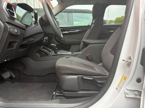 Used 2025 Chevrolet TrailBlazer LT FWD image 24