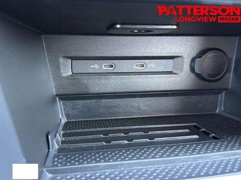 Used 2025 Volkswagen Taos SE AWD/4WD image 9