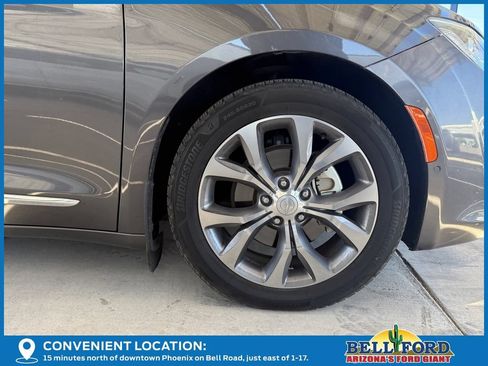 Used 2020 Chrysler Pacifica Limited FWD image 9