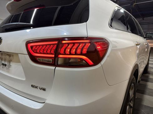 Used 2019 Kia Sorento EX image 10