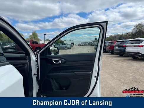 Used 2025 Jeep Compass Trailhawk AWD/4WD image 35