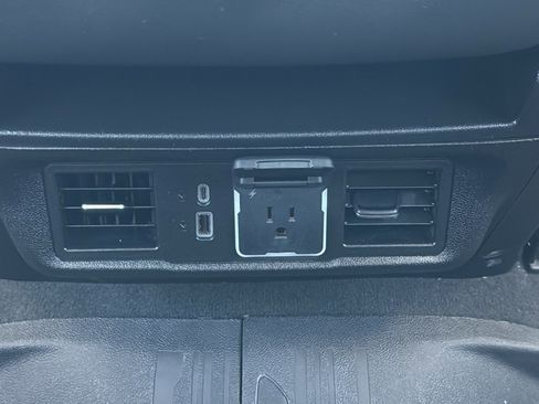 Used 2025 GMC Sierra 1500 SLT image 15