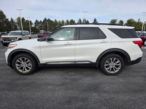 Certified 2022 Ford Explorer XLT w/ Equipment Group 202A image 2