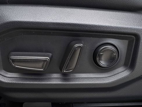 Used 2025 Toyota Tundra Limited AWD/4WD image 28