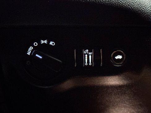 Used 2023 Dodge Challenger SXT image 32