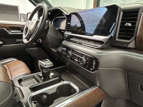 Used 2023 Chevrolet Silverado 1500 High Country w/ High Country Premium Package AWD/4WD image 65